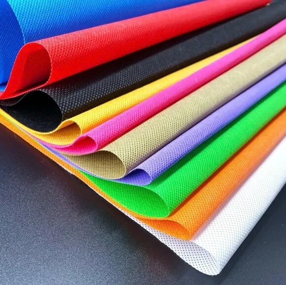 Suministro de tela no tejida de polipropileno hilado de 50GSM colorido