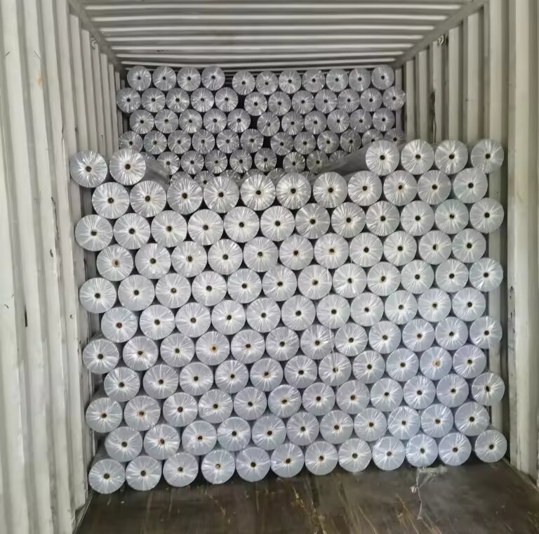 Rollos de tela no tejida spunbond de polipropileno negro de 90 g/m² para bolsas de embalaje